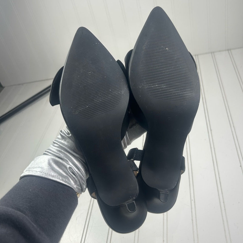 Isaac Mizrahi Black Slingback Bow Kitten Heels Pointed Toe Womenโs Size 9 - Picture 7 of 9
